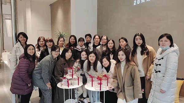 巧手做烘焙，甜美好时光——地产集团工会进行妇女节主题烘焙活动